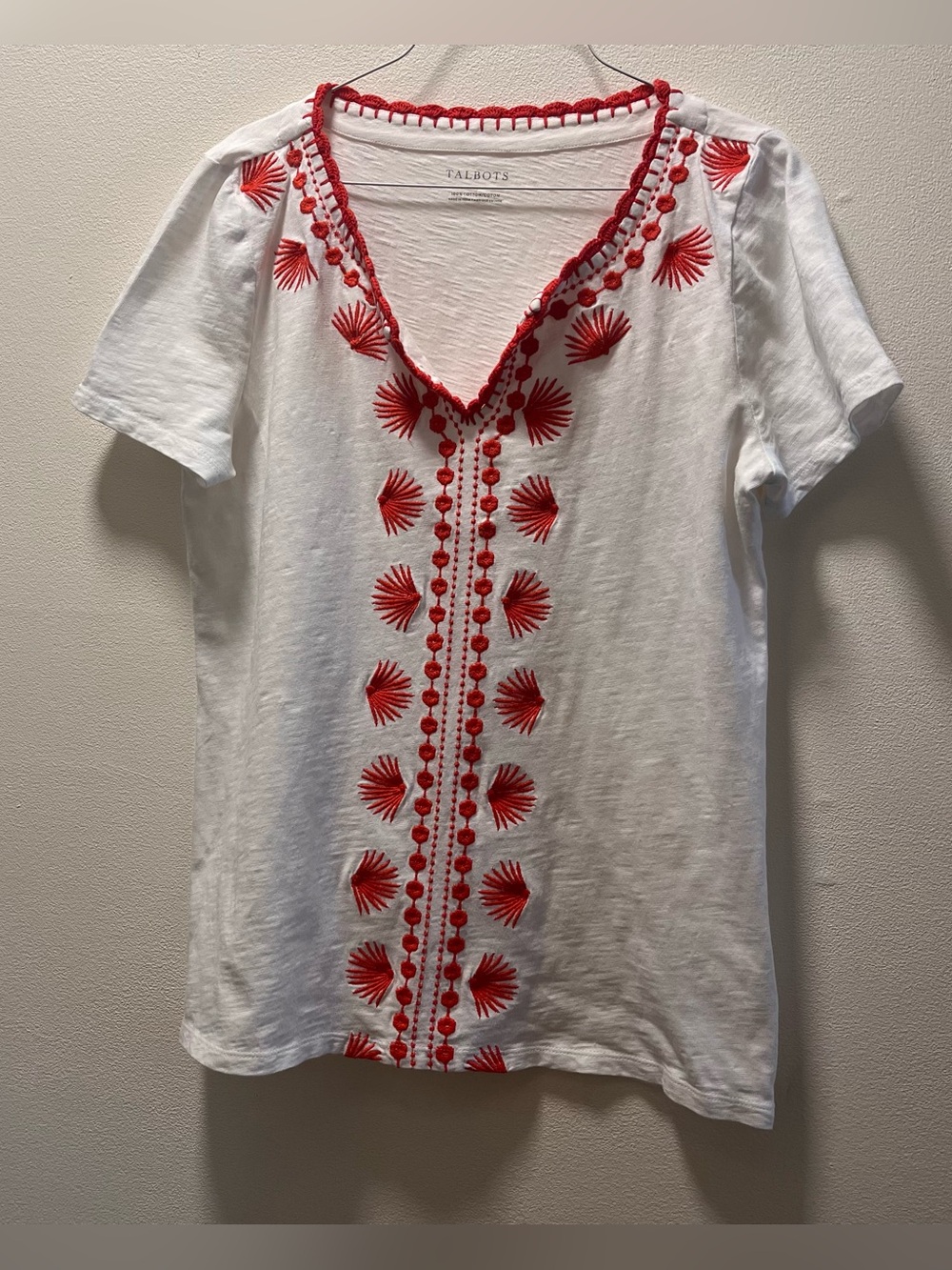 Talbots White Coastal Chic Short-Sleeve V-Neck Tee with Red/Orange Details, Sz M